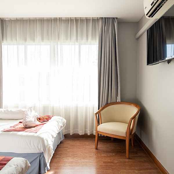 deluxe twin bedded room