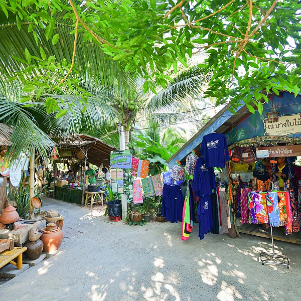Pracharat Traditional Floating Market