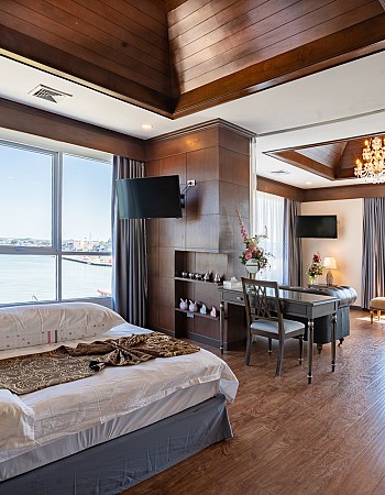 River View Suite