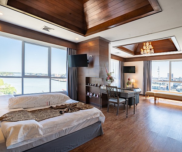 River View Suite