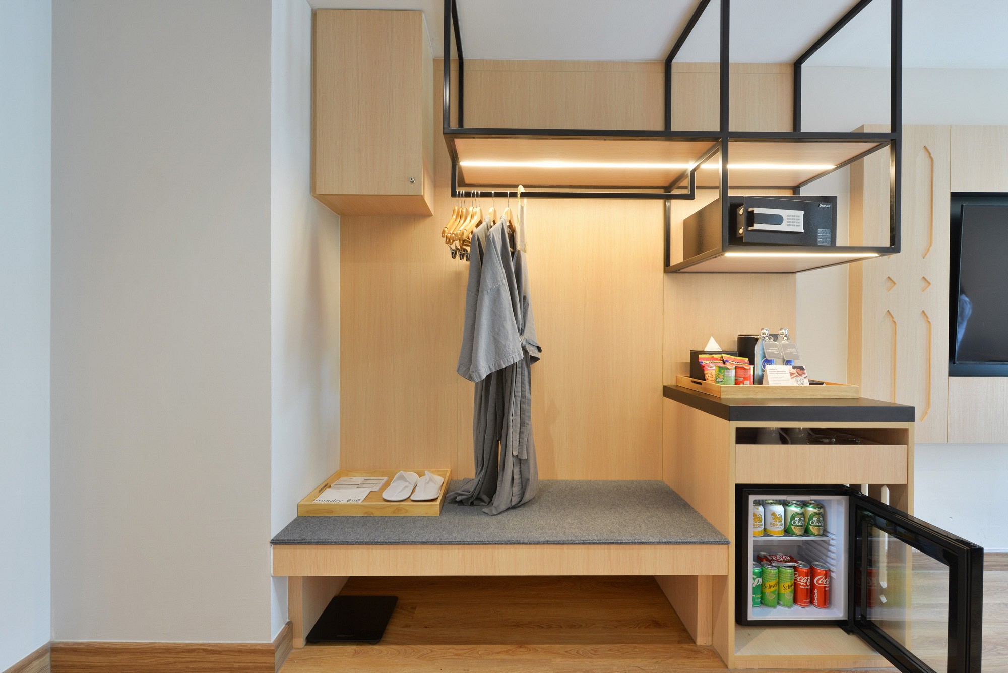 Deluxe King Bed City View with Balcony